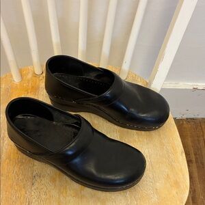 Dansko Classic Leather Black Women's Clogs Size 10